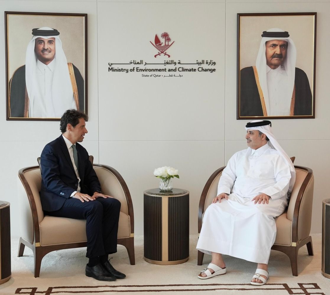 وزير البيئة والتغير المناخي يجتمع مع السفير الإيطالي