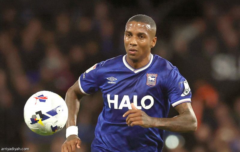 بعد 23 عاما.. يونج يعلق الحذاء