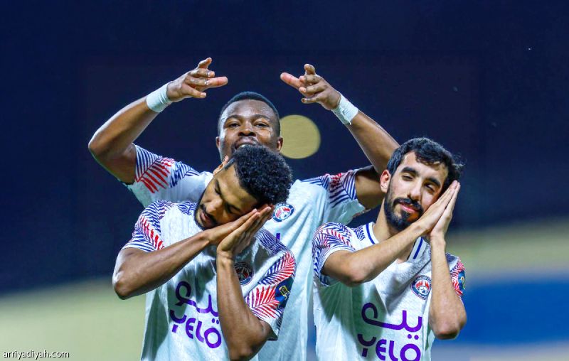 العدالة يكسب الأنوار في رحلة البقاء