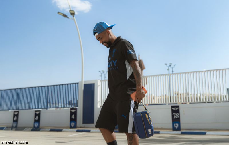 الهلال يطير إلى الدمام بـ 10 أجانب