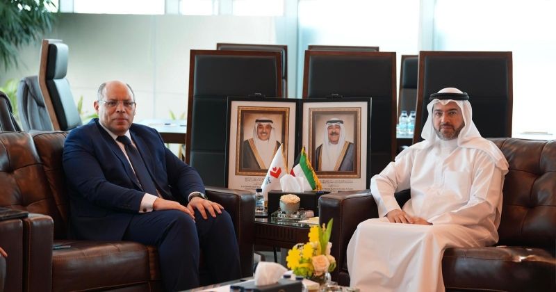 رئيس «الطيران المدني» يبحث مع السفير المصري التعاون في النقل الجوي والخدمات التشغيلية