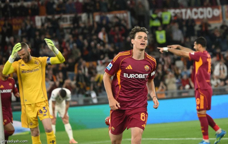 روما يكتسح فيورنتينا برباعية