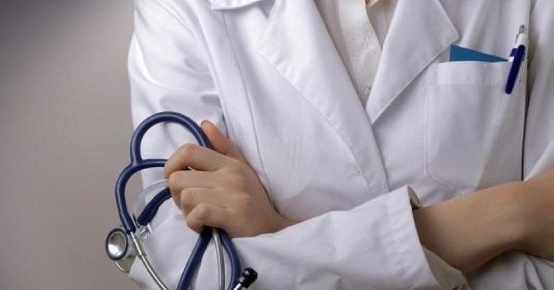 «كلية الطب»: وظائف أكاديمية للأطباء الاختصاصيين من العاملين في وزارة الصحة