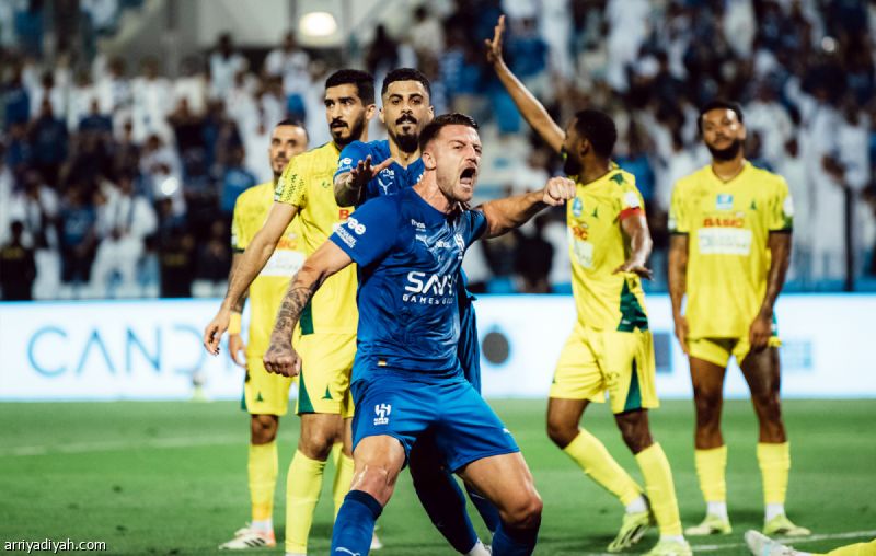 الهلال يُسقط الخليج ويعيد فارق الجولة 25