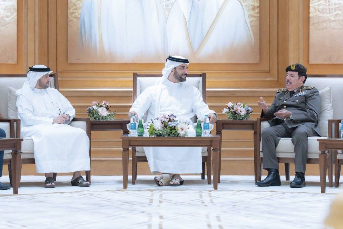 سلطان بن أحمد يشهد توقيع مذكرات تفاهم لدعم منصة القواسم الرقمية