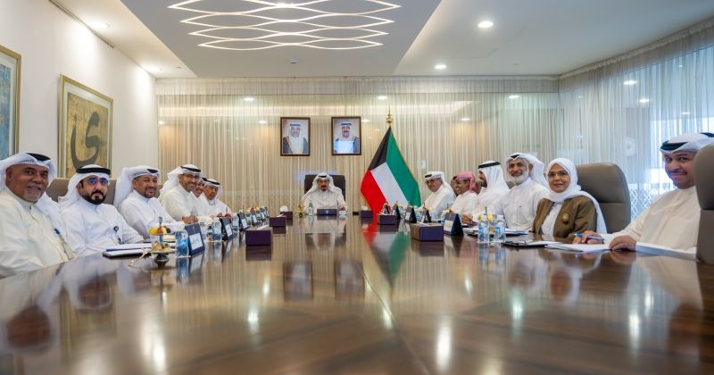 سمو رئيس الوزراء مترئساً الاجتماع