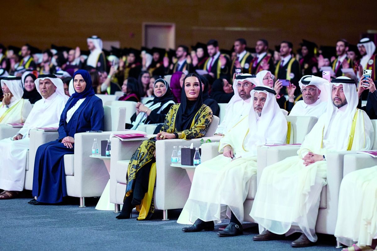 بحثت مع متفوقي الدفعة تطلعاتهم المستقبلية.. صاحبة السمو: خريجو كليات القطاع الصحي في جامعة قطر إضافة نوعية