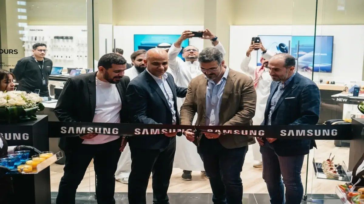 رسمياً: سامسونج تفتتح متجراً صادماً في الرياض... تغيير جذري يهدد نمط التسوق التقليدي!
