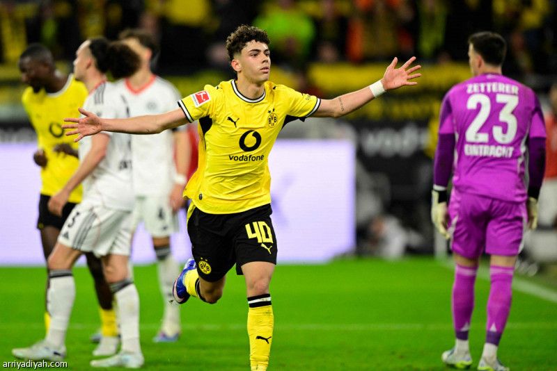 دورتموند يحسم الوصافة بثلاثية