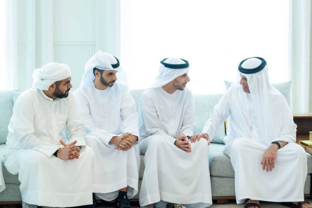 سعود بن صقر يقدم واجب العزاء في وفاة عبد العزيز بلحيف النعيمي