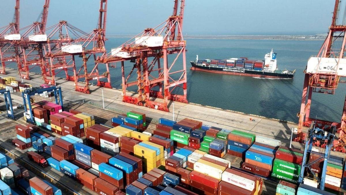 الصادرات الصينية تشهد انتعاشاً يفوق التوقعات