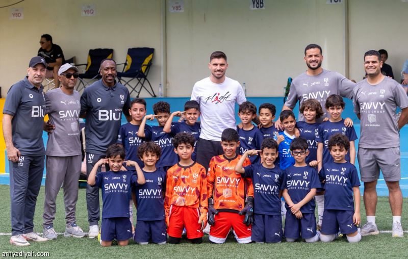 قبل النصر.. نيفيش يزور أكاديمية الهلال