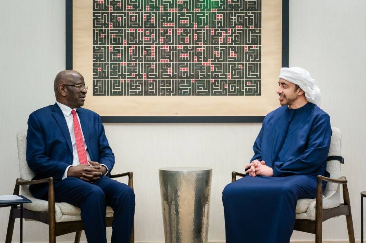 رئيس الدولة يتلقى رسالة خطية من رئيس موريتانيا تسلمها عبدالله بن زايد
