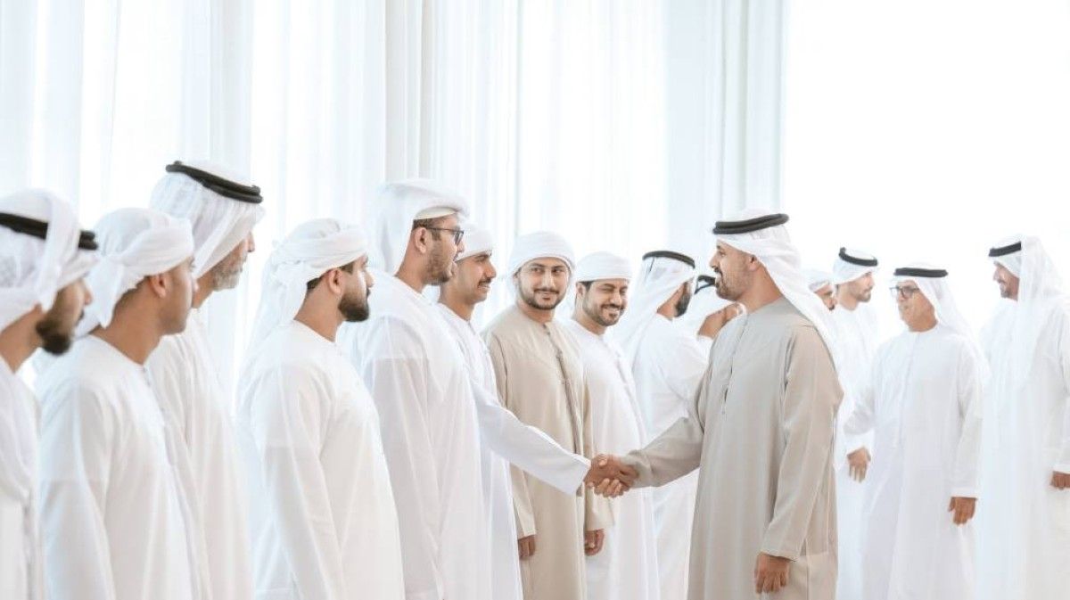 سعود بن صقر يعزي في وفاة عبدالعزيز بلحيف النعيمي