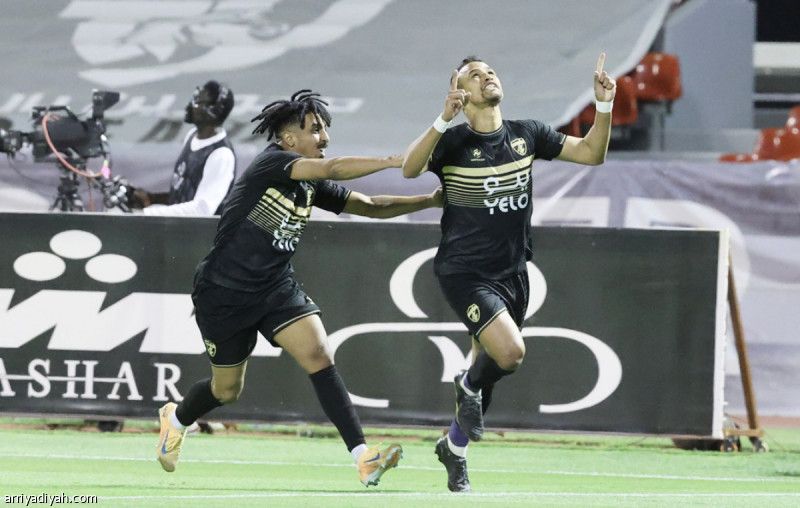 بثنائية الطائي.. جدة يسجل الفوز التاسع