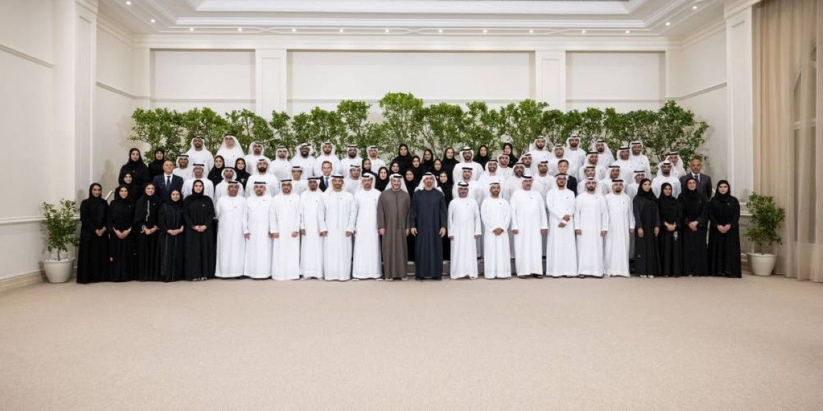 رئيس الدولة يستقبل وفد مجموعة "إيدج"