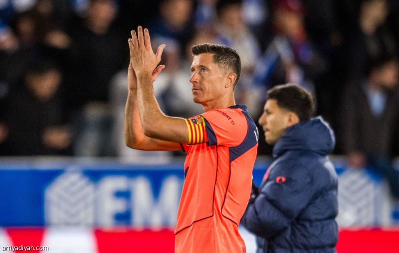 ليفاندوفسكي يرحل.. وبرشلونة: أنت أسطورة