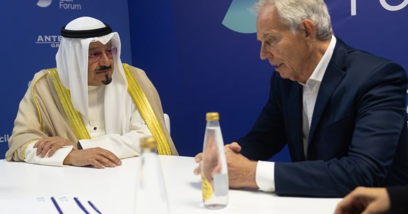 العبدالله يلتقي توني بلير على هامش القمة الأوروبية الخليجية باليونان