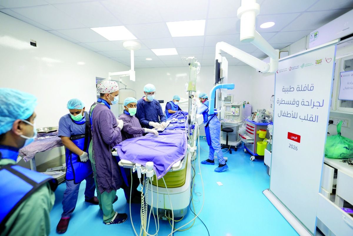 دشنها الهلال القطري وقطر الخيرية بالتعاون مع «سدرة للطب».. قافلة طبية متخصصة في جراحة القلب للأطفال في اليمن