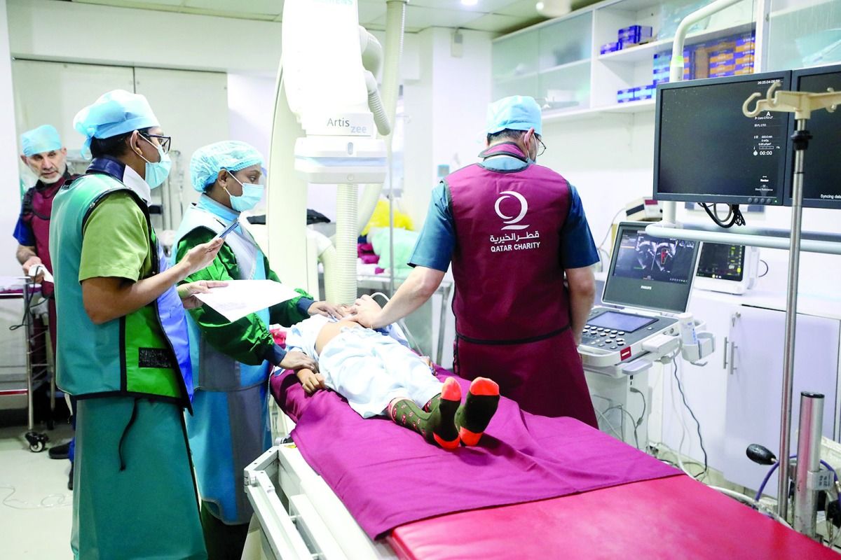 قطر الخيرية تعالج قلوب أطفال بنغلاديش