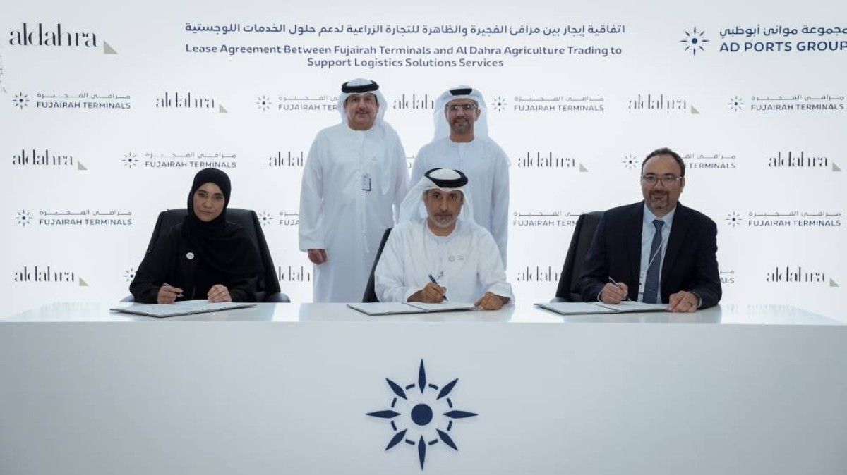 مرافئ الفجيرة توقع 3 اتفاقيات استراتيجية لتعزيز التكامل اللوجستي والتجاري