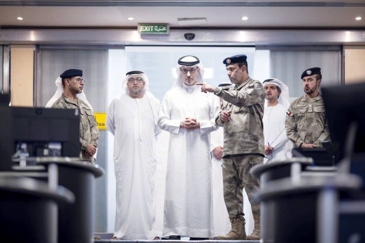 هزاع بن زايد: دمج الحلول التكنولوجية في العمل الشرطي يعزز حماية الأرواح والممتلكات