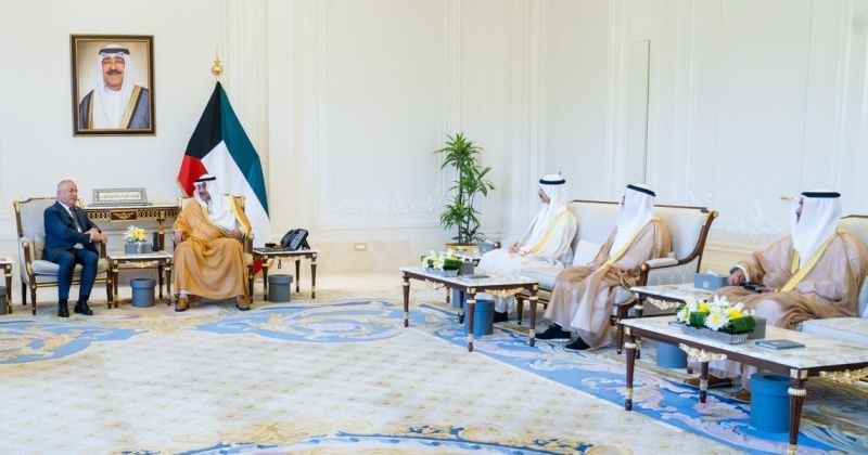 سمو ولي العهد يستقبل السفير زبيدزاده