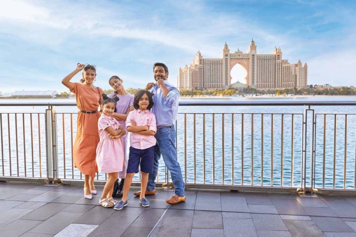 محمد بن راشد يطّلع على إنجازات القطاع السياحي في الإمارات لعام 2025