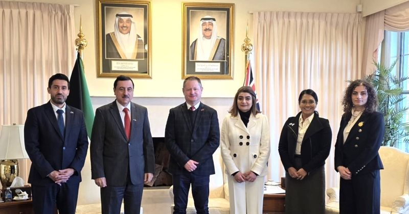 السفير الوزان خلال اللقاء مع سميث بحضور بن يوسف وعباس