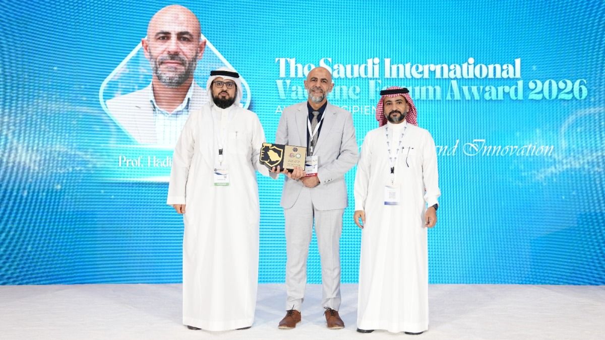فوز باحث في جامعة قطر بجائزة أبحاث وابتكار اللقاحات بالرياض