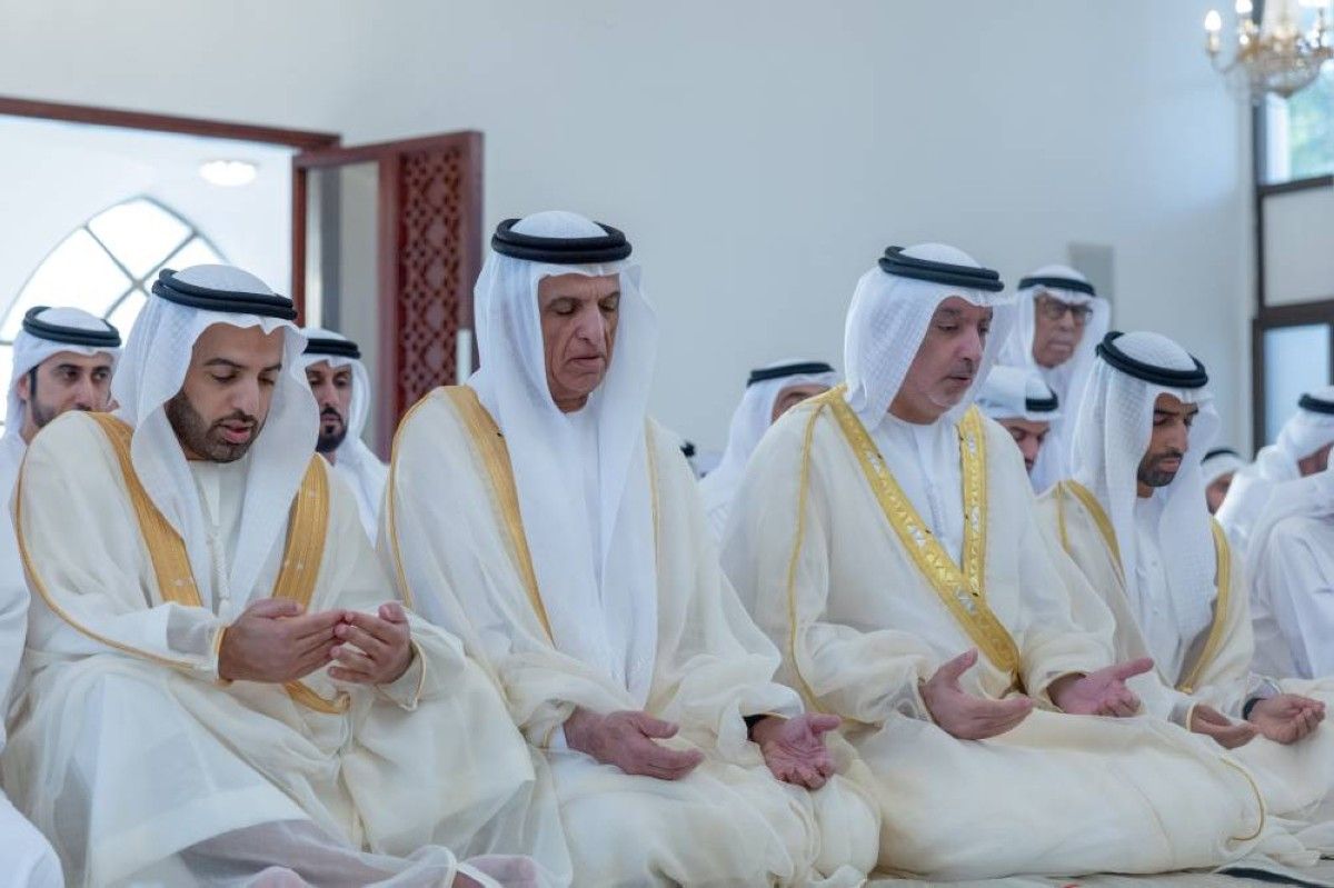 حاكم رأس الخيمة يؤدي صلاة عيد الأضحى في مسجد الشيخ صقر بن محمد القاسمي
