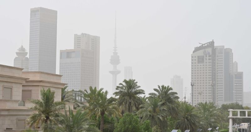 طقس حار ورياح مغبرة في «نهاية الأسبوع»