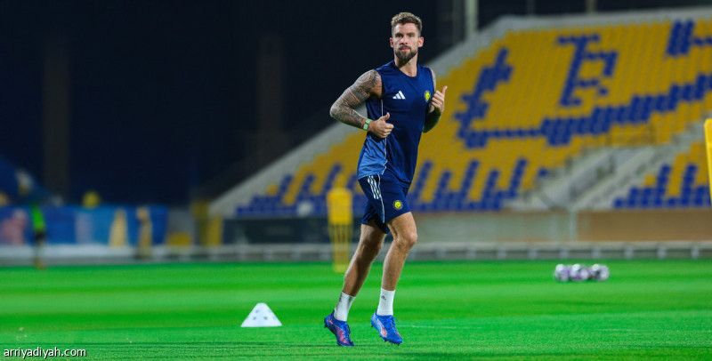 مارتينيز يفعّل بند الاستمرار مع النصر