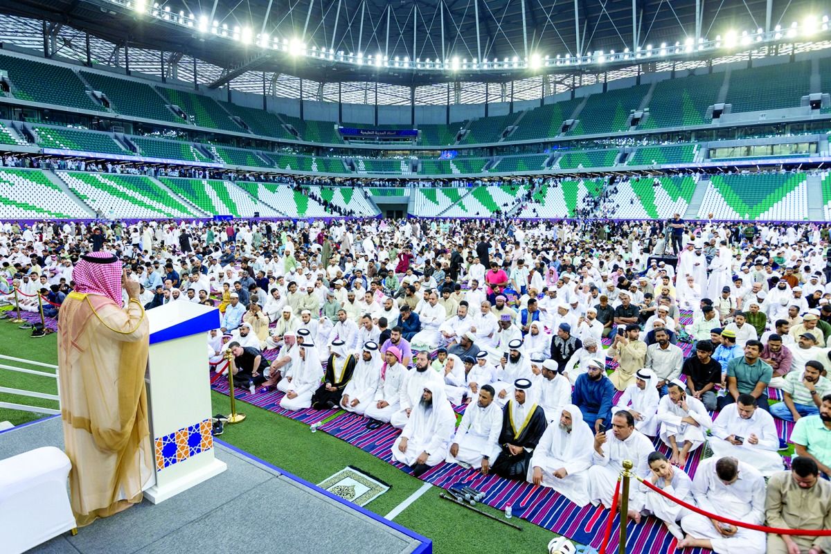 أنشطة عائلية وبرامج ترفيهية للأطفال.. الآلاف يؤدون صلاة الأضحى في «المدينة التعليمية»