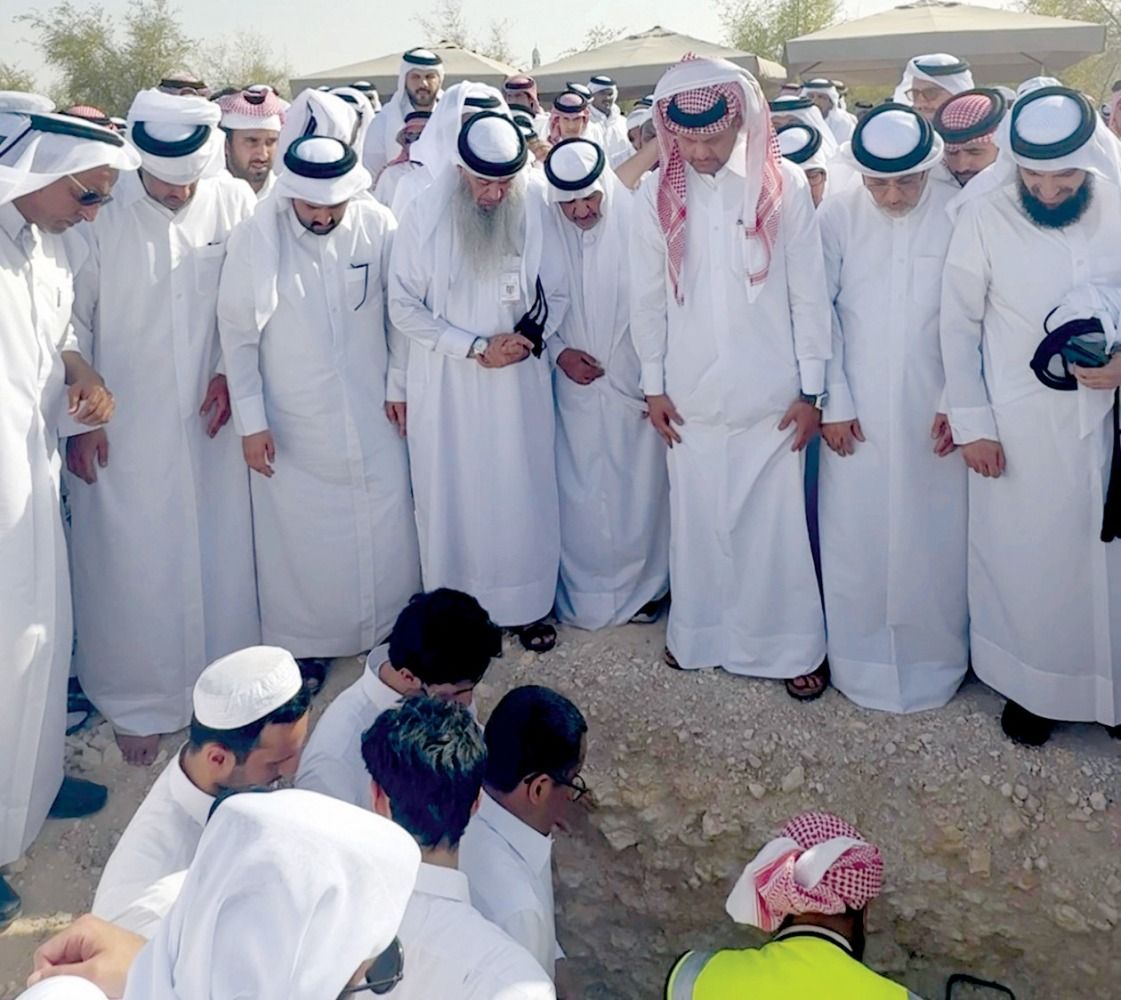 بعد مسيرة حافلة بالعطاء والإنجاز في خدمة الوطن.. قطر تشيع جثمان عبدالله بن حمد العطية