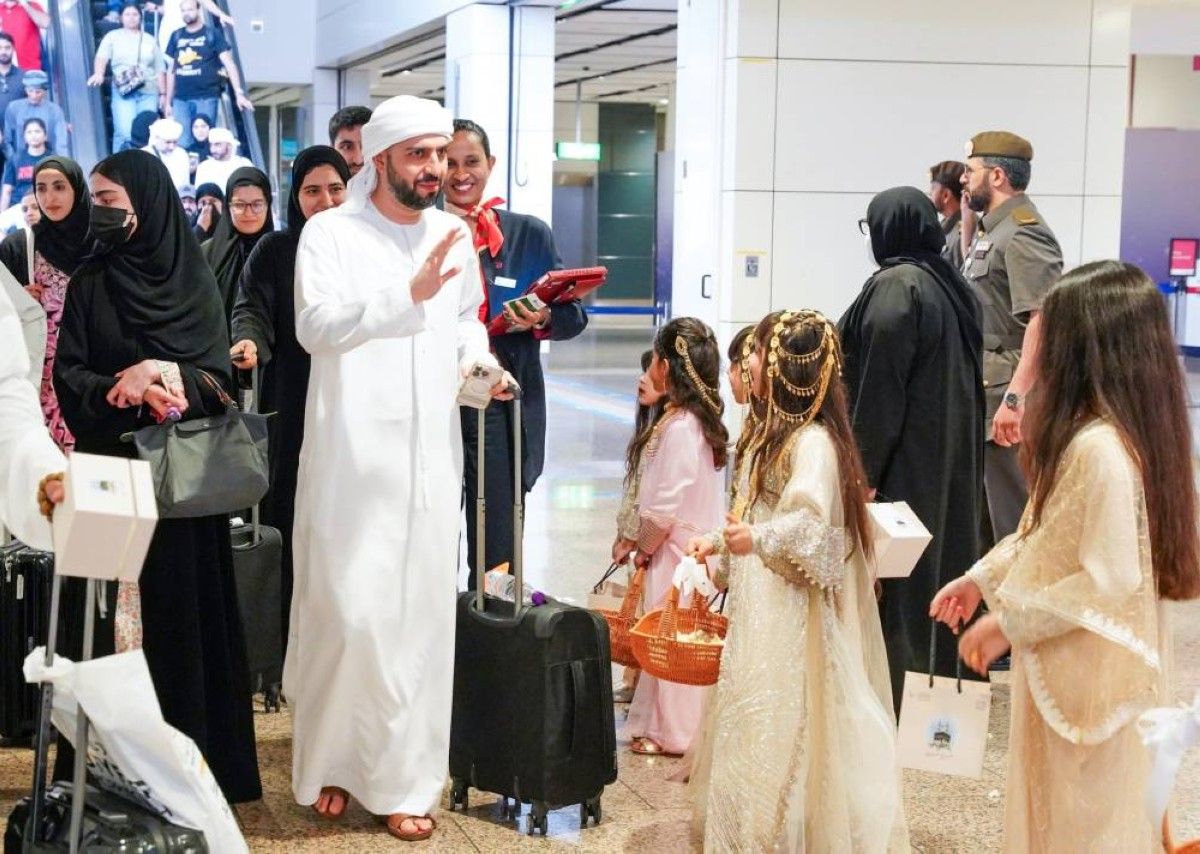 إقامة دبي تستقبل الحجاج العائدين بختم "الإمارات ترحب بعودة الحجاج"