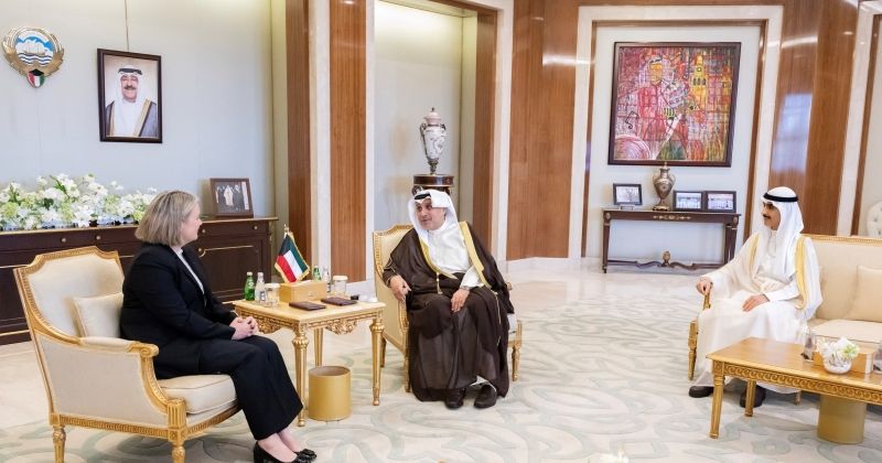 وزير شؤون الديوان الأميري ورئيس ديوان سمو ولي العهد يستقبلان سفيرة أستراليا