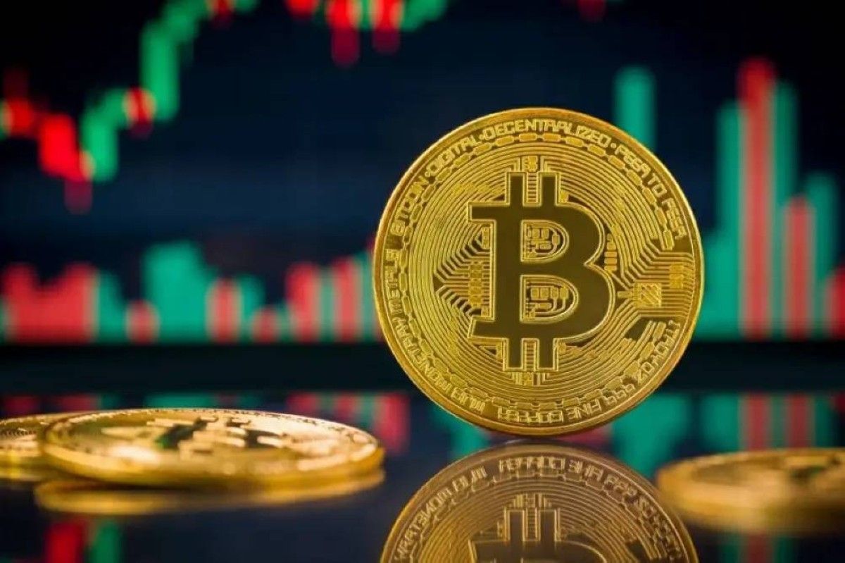 البتكوين تهبط إلى أدنى مستوى في شهرين وسط تصفيات قياسية بقيمة 1.9 مليار دولار
