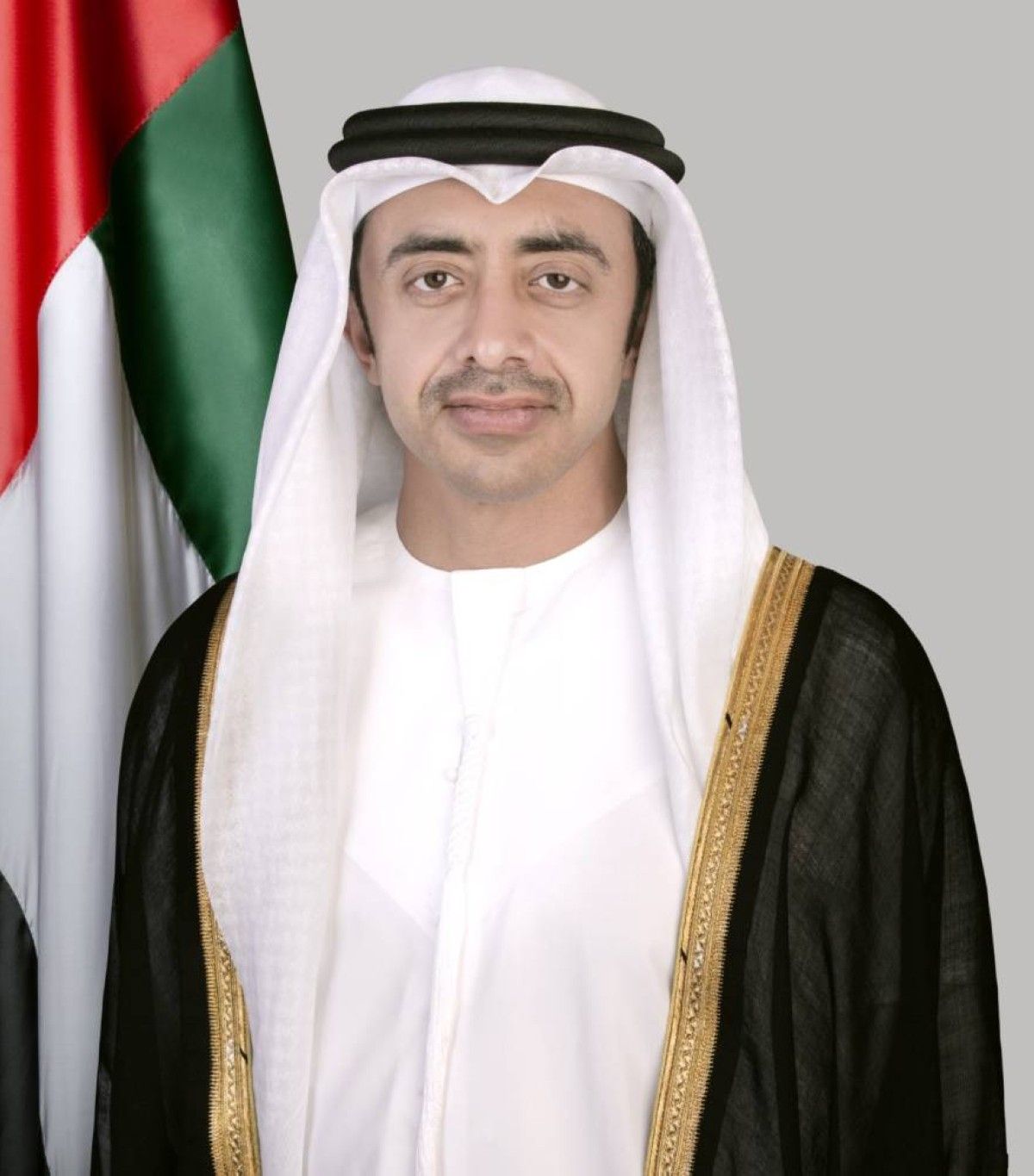 عبدالله بن زايد يؤكد تضامن الإمارات مع البحرين بعد القبض على 15شخصاً بقضية عملاء إيران