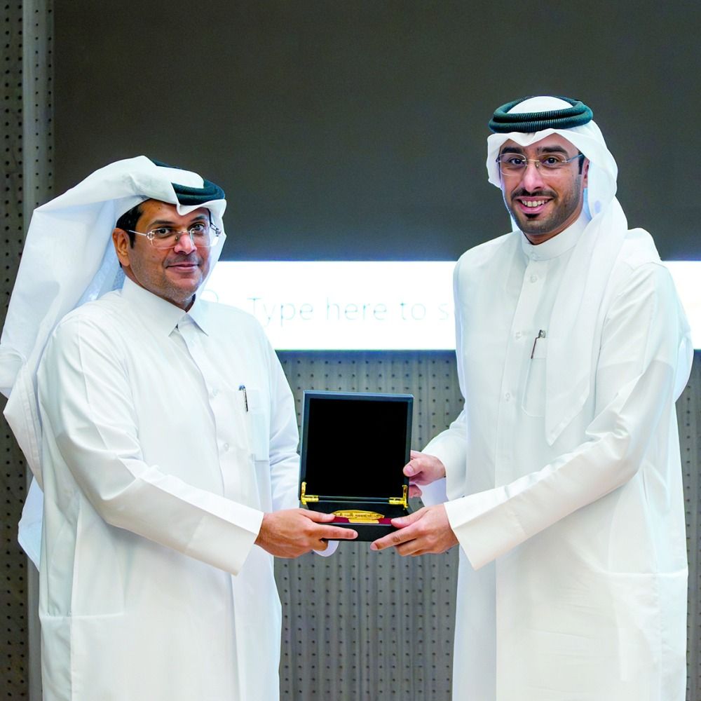 كلية القانون بجامعة قطر تُكرِّم «العدل»