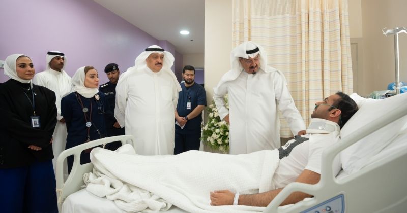العبدالله يعود مصابي الاعتداء الإيراني في مستشفى جابر: تقديم أفضل مستويات الرعاية الصحية والعلاجية