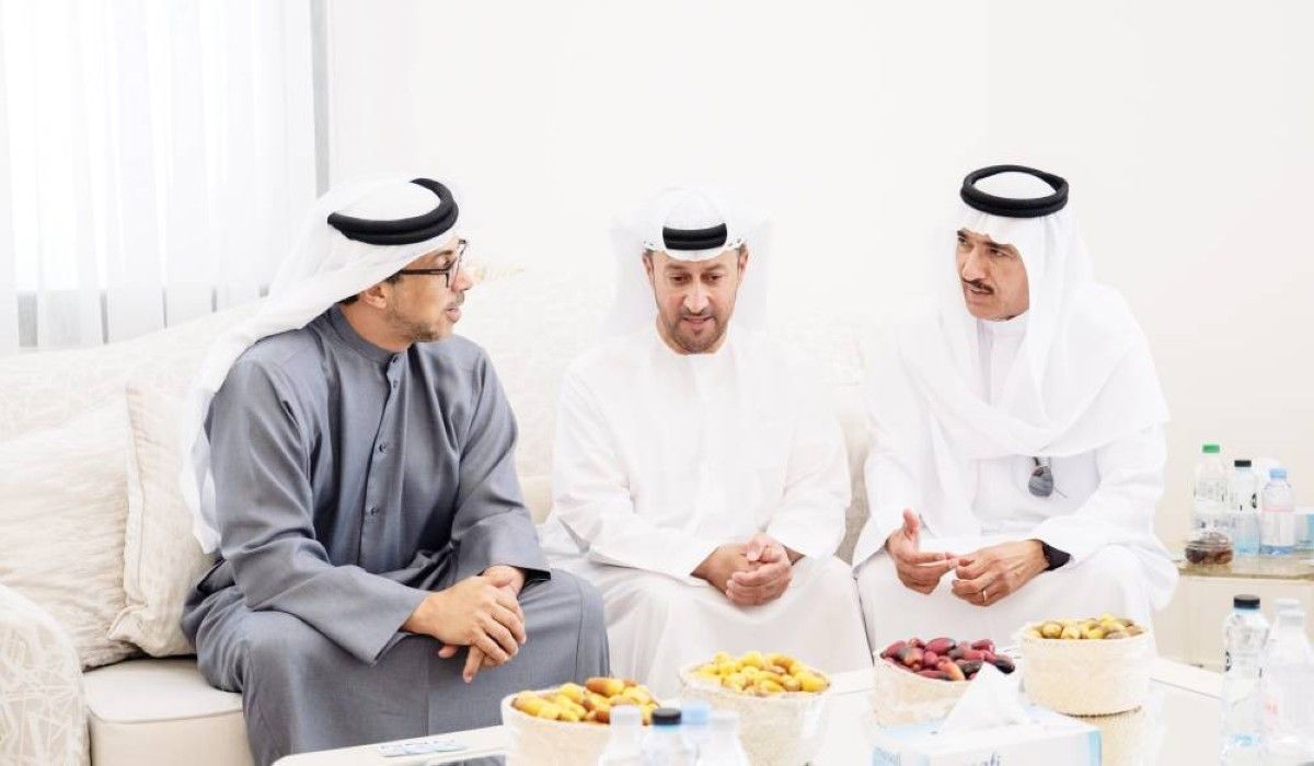 منصور بن زايد يعزي في وفاة عبيد جمعة الزعابي