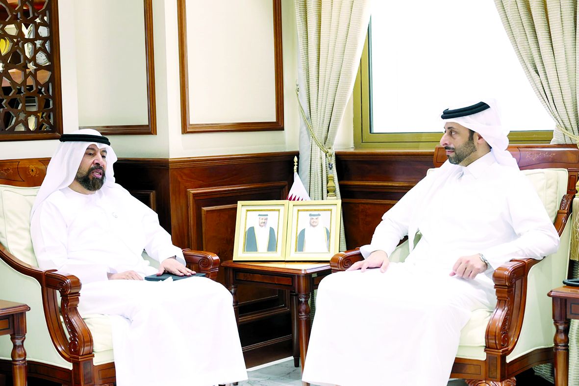 وزير البلدية يلتقي السفير الإماراتي