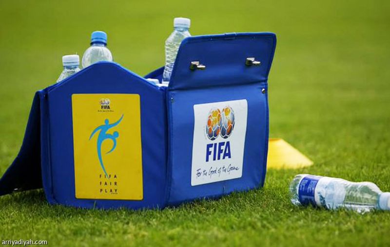 بعد موجة استياء.. «فيفا» يسمح بعبوات المياه أحادية الاستخدام