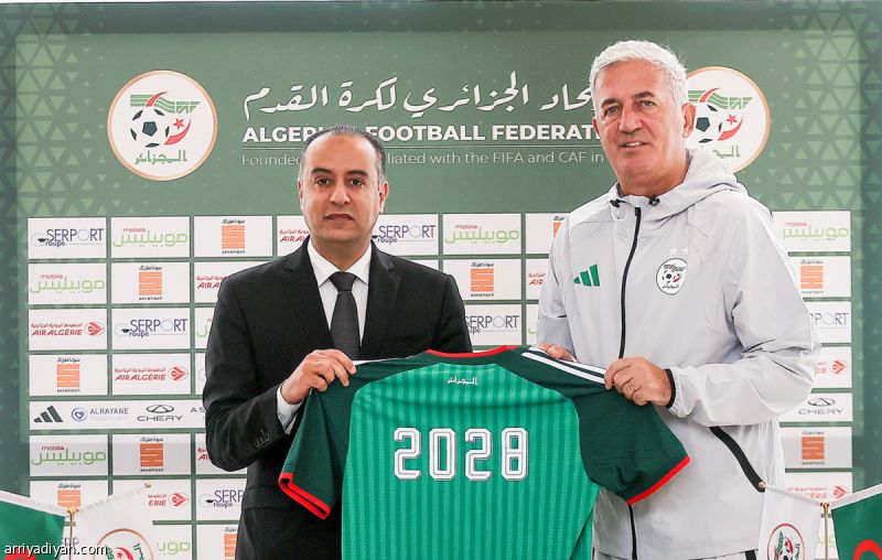 «محاربو الصحراء» يمددون عقد بيتكوفيتش