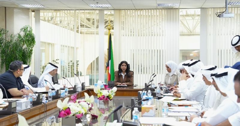 المشعان تبحث مستجدات صيانة الطرق.. الالتزام بالجودة والجداول الزمنية ضرورة