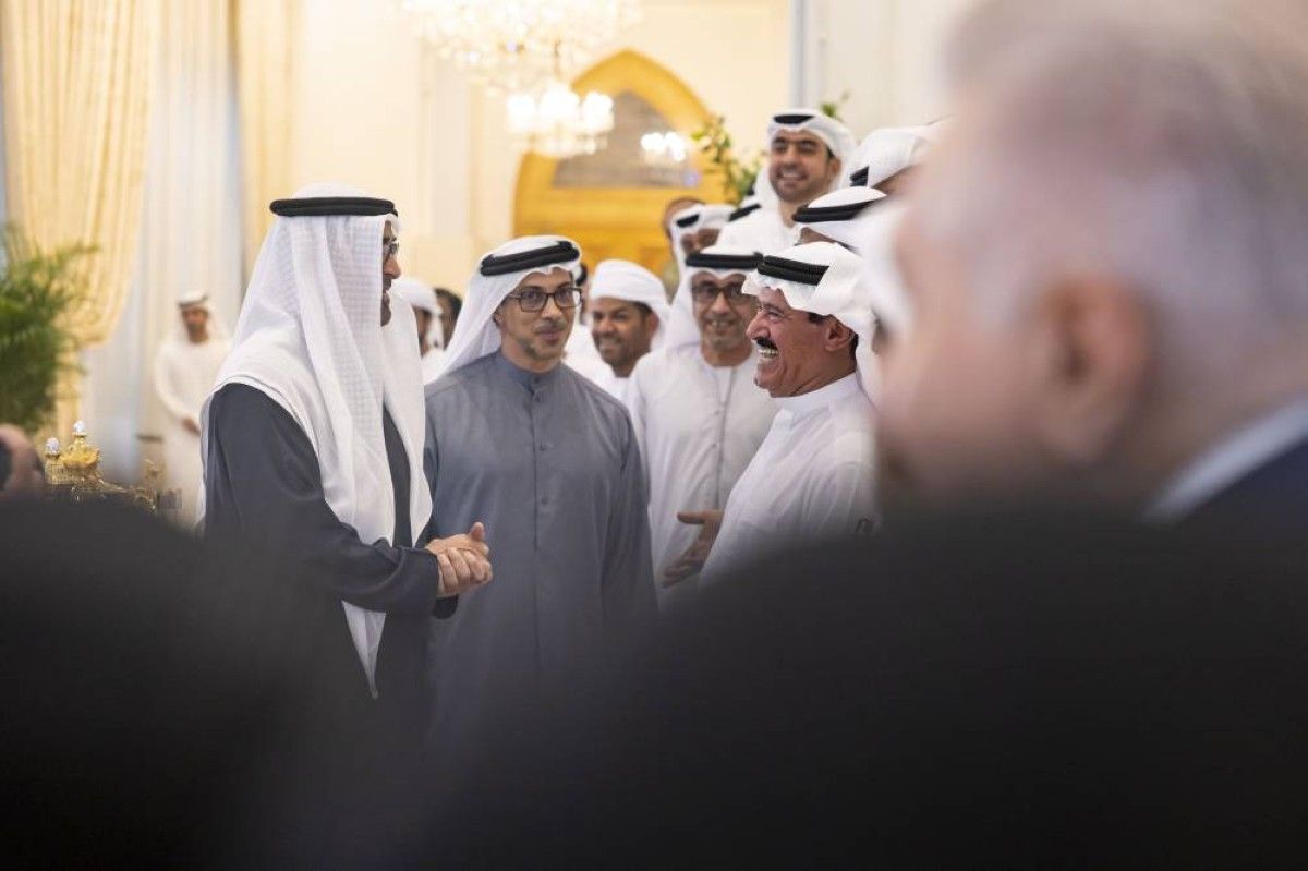 رئيس الدولة يستقبل فريق هجن الرئاسة