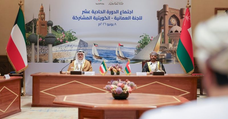 جراح الجابر وبدر البوسعيدي على هامش انعقاد اللجنة المشتركة