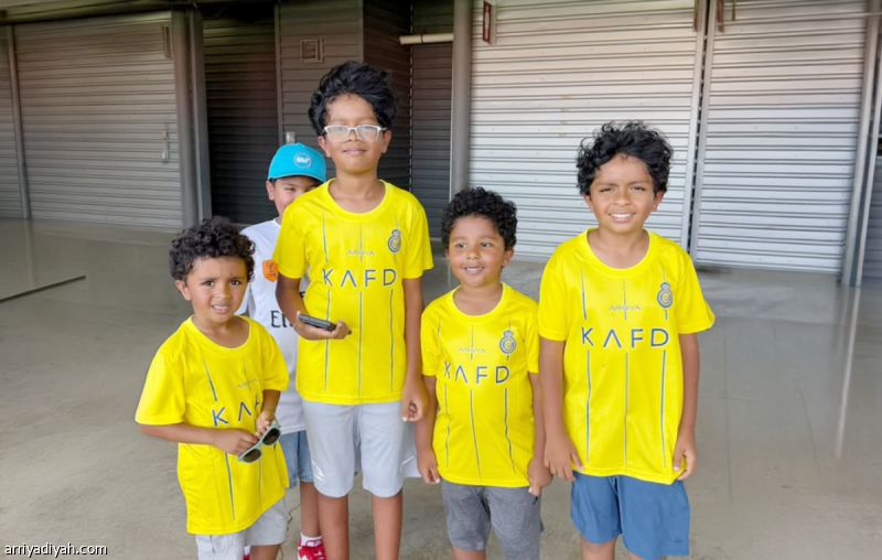 لقاء الأخضر والسنغال يجتذب مشجعي النصر الأجانب