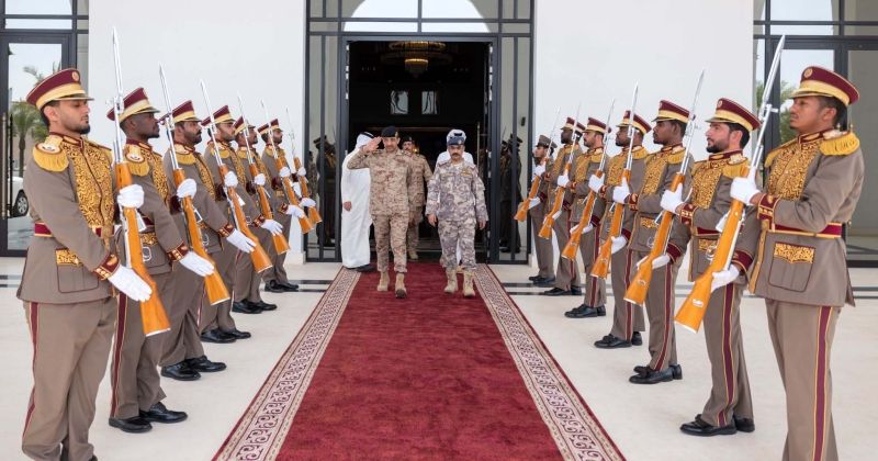 الكويت وقطر تبحثان تعزيز العلاقات الدفاعية المشتركة